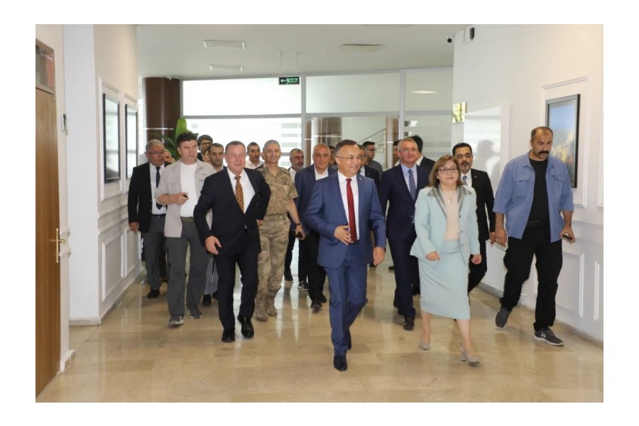 Valimiz Sn. Kemal Çeber, Büyükşehir Belediye Başkanımız Sn. Fatma Şahin, İlçe Kaymakamımız...
