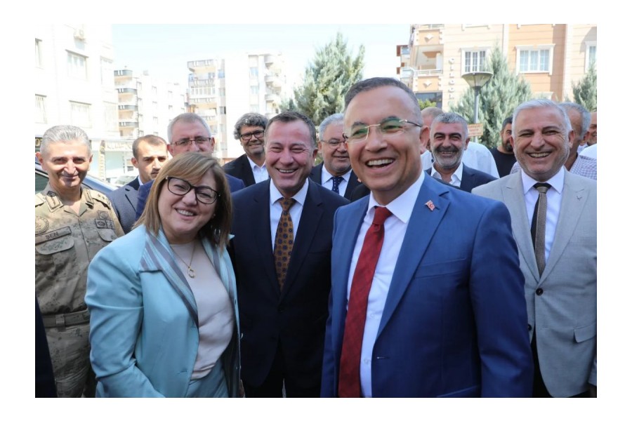Valimiz Sn. Kemal Çeber, Büyükşehir Belediye Başkanımız Sn. Fatma Şahin, İlçe Kaymakamımız...