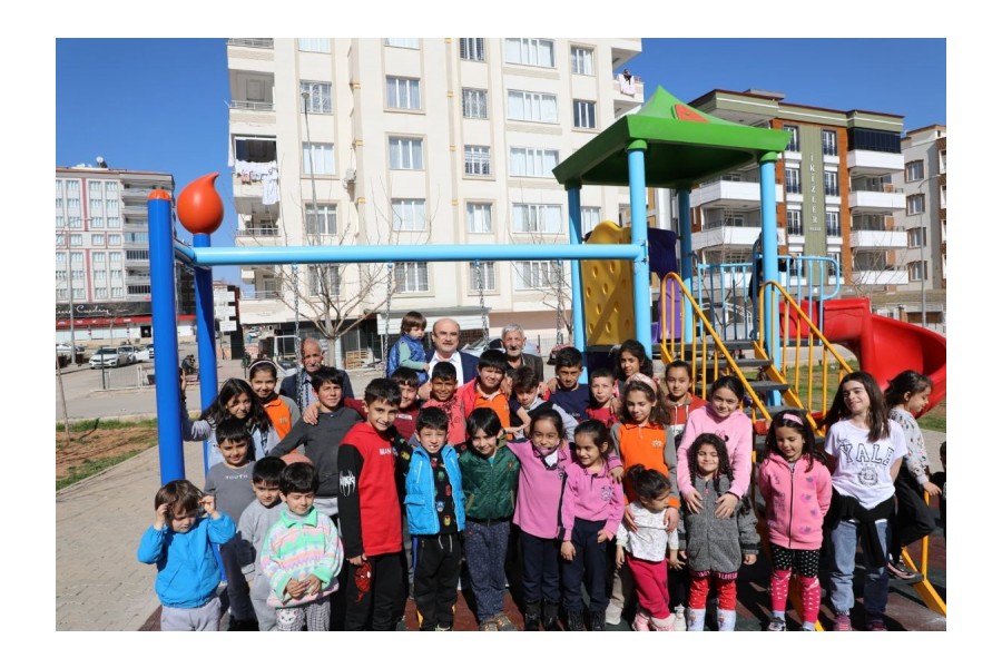 Yeni Parklar İnşa Ediyor, Mevcut Parklarımızda Bulunan Oyun Gruplarımızı Yeniliyoruz.