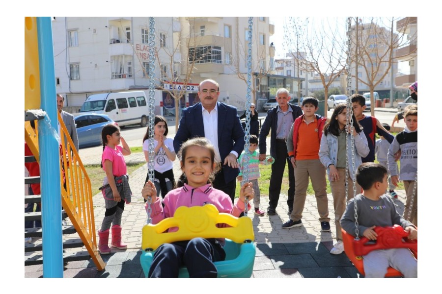 Yeni Parklar İnşa Ediyor, Mevcut Parklarımızda Bulunan Oyun Gruplarımızı Yeniliyoruz.