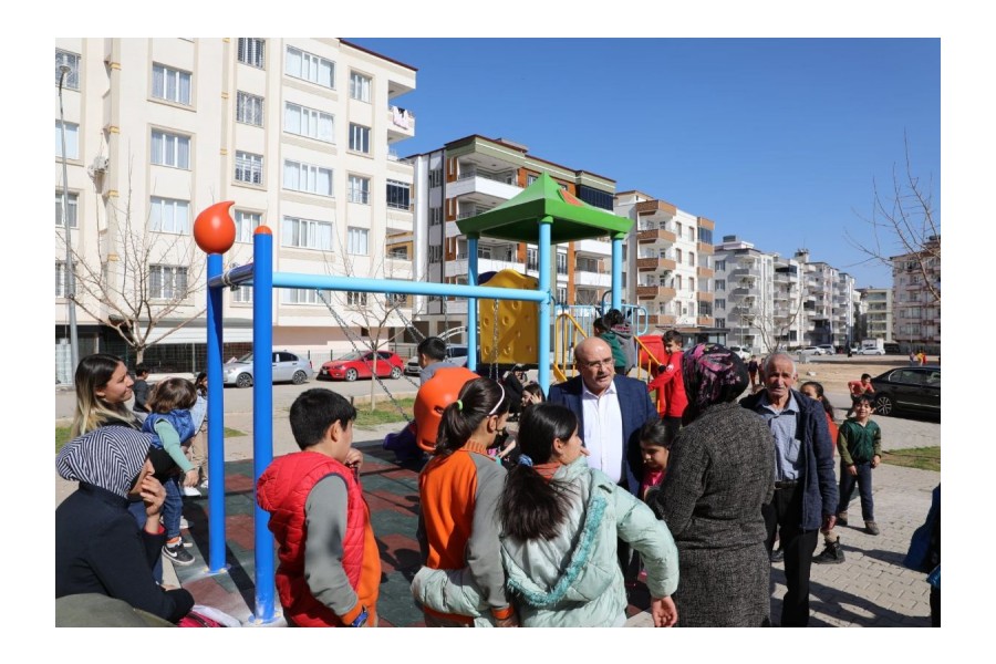Yeni Parklar İnşa Ediyor, Mevcut Parklarımızda Bulunan Oyun Gruplarımızı Yeniliyoruz.