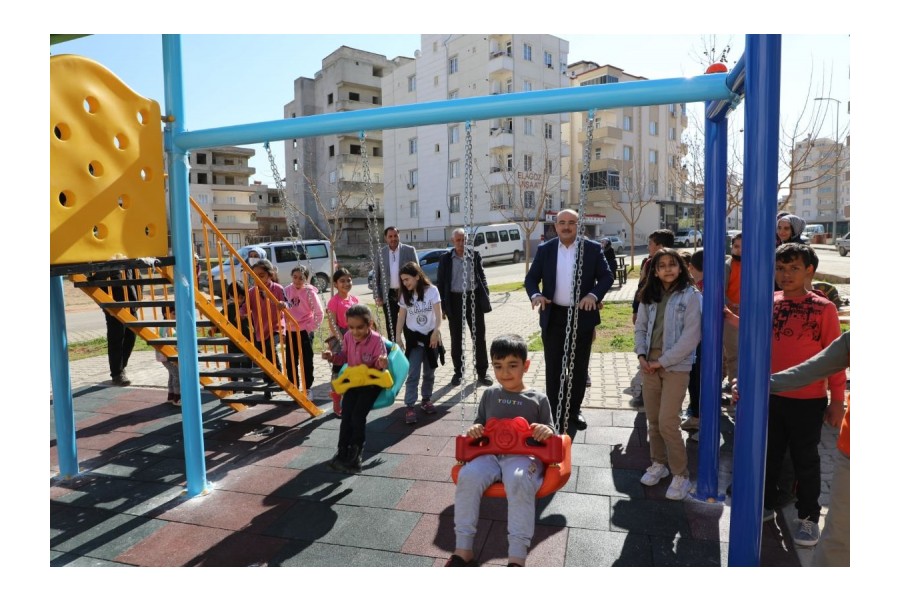 Yeni Parklar İnşa Ediyor, Mevcut Parklarımızda Bulunan Oyun Gruplarımızı Yeniliyoruz.