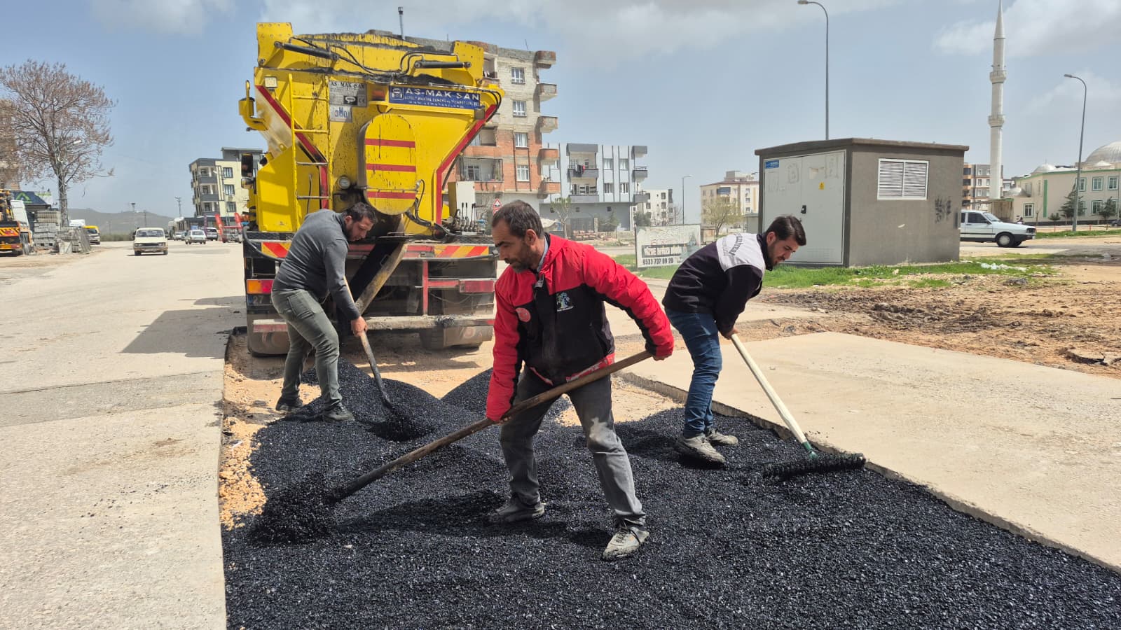 Nizip Belediyesi'nden Yol Ve Kaldırım Seferberliği