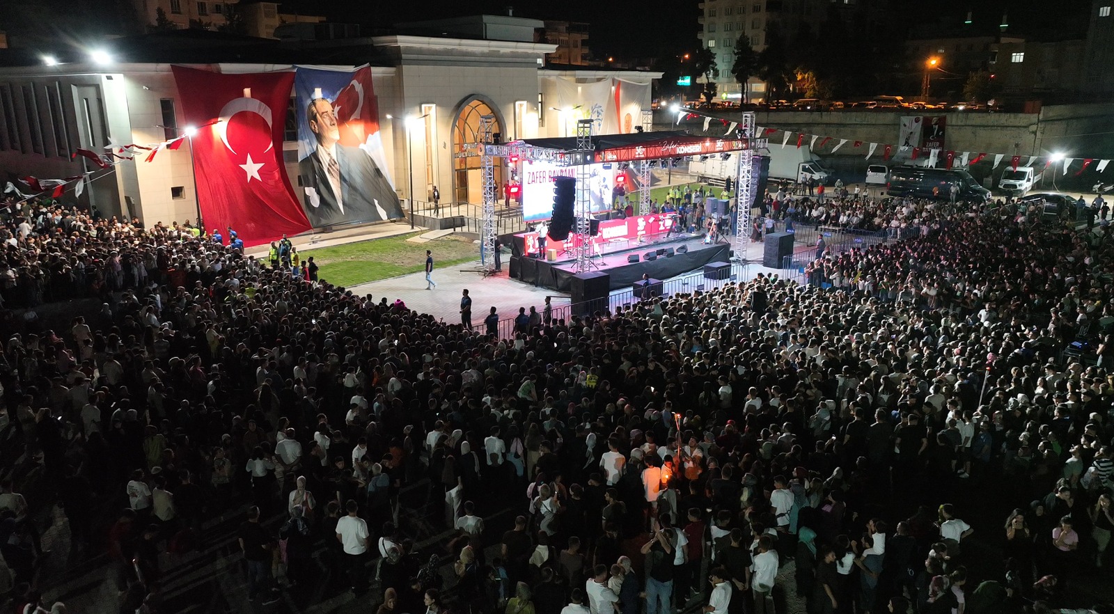Nizip’ten 20 Bin Işık Yükseldi